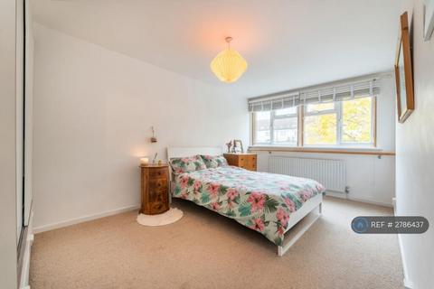 3 bedroom terraced house to rent, Coston Walk, London, SE4