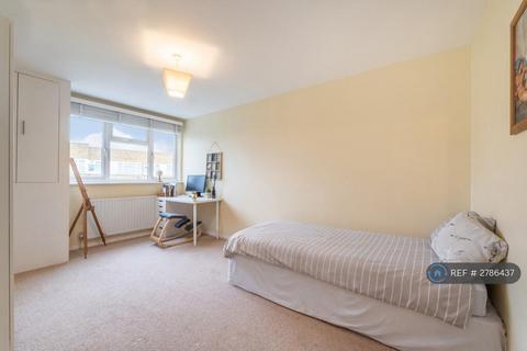 3 bedroom terraced house to rent, Coston Walk, London, SE4