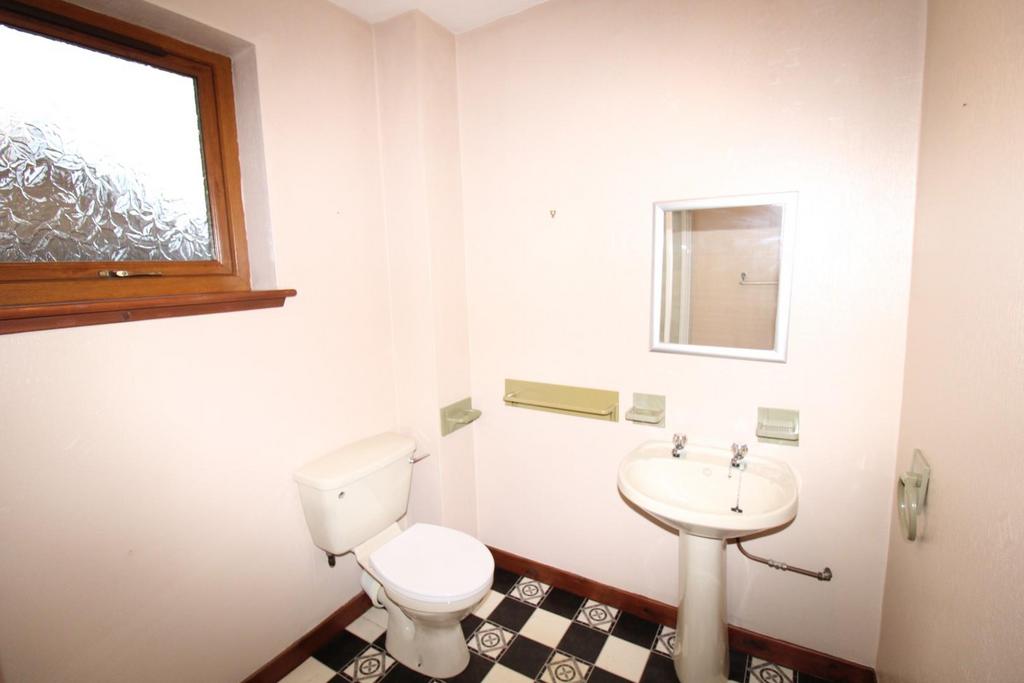Bedroom one en suite shower room.jpg