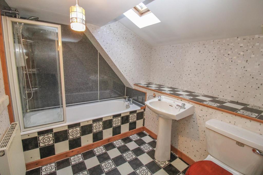 BATHROOM..jpg