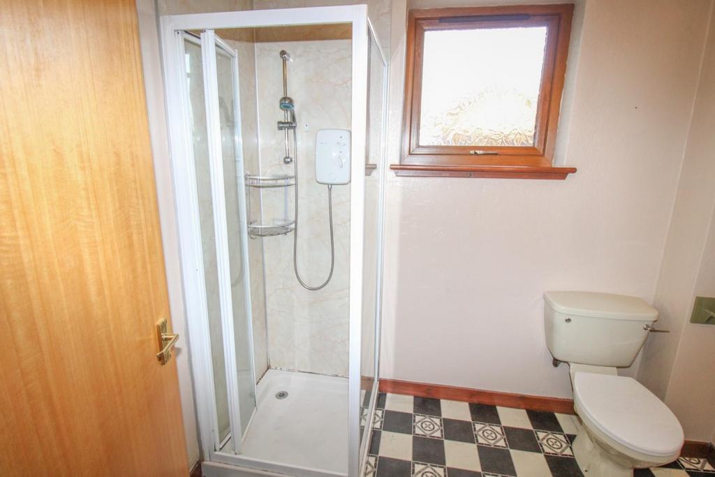 BEDROOM ONE EN-SUITE SHOWER ROOM (3).jpg