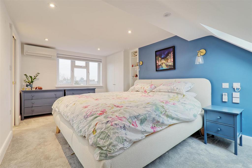 Bedroom 1.jpg