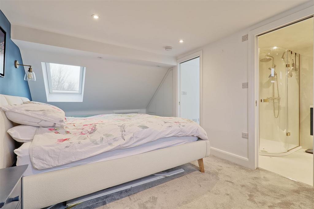 Bedroom 1 - 2.jpg