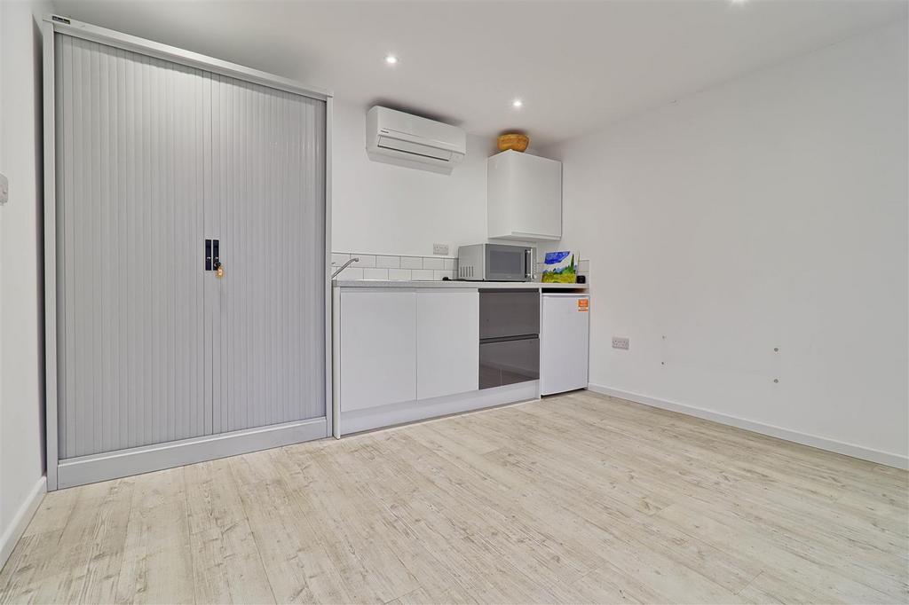 Studio Kitchenette.jpg