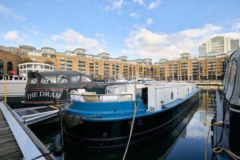 undefined, St Katharine Docks, Wapping, E1W