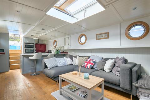 undefined, St Katharine Docks, Wapping, E1W