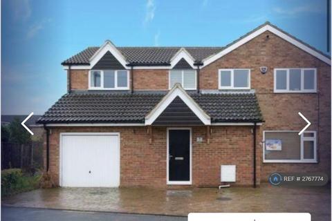 6 bedroom detached house to rent, Honeydon Avenue, St.Neots, PE19