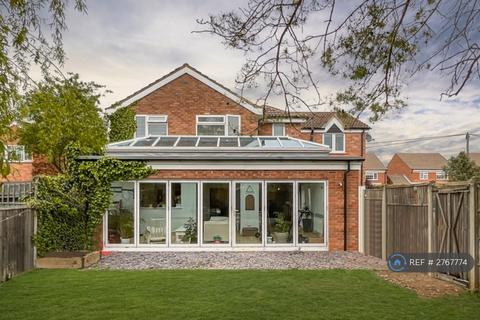 6 bedroom detached house to rent, Honeydon Avenue, St.Neots, PE19