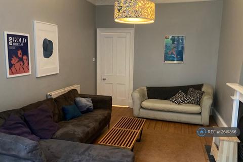 2 bedroom flat to rent, Comiston Gardens, Edinburgh, EH10