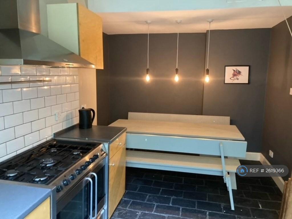 Kitchen /Dining Area
