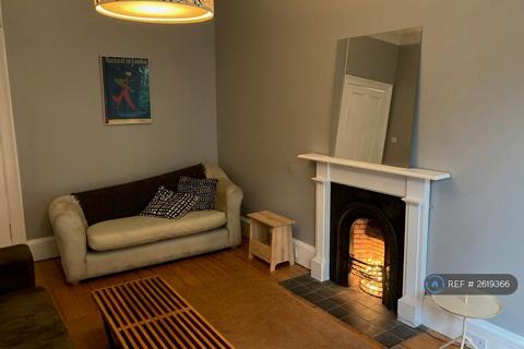 2 bedroom flat to rent, Comiston Gardens, Edinburgh, EH10