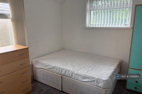 1 bedroom in a house share to rent, Brynmill Avenue, Swansea, SA2