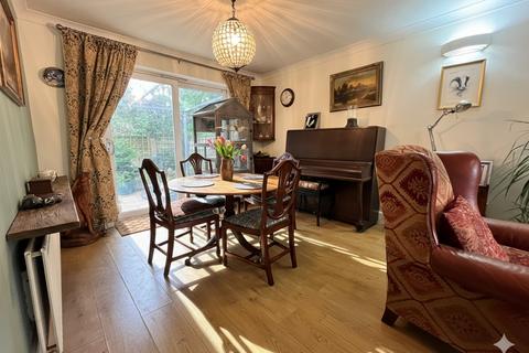 4 bedroom detached bungalow for sale, Durler Gardens, Luton, Bedfordshire, LU1 3TA