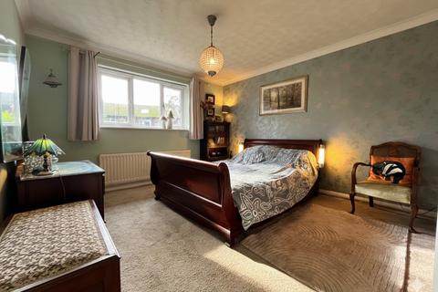 4 bedroom detached bungalow for sale, Durler Gardens, Luton, Bedfordshire, LU1 3TA