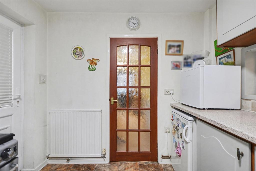 Kitchen 2.jpeg