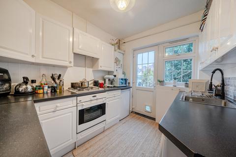 2 bedroom flat to rent, Godley Road, London, SW18