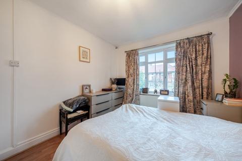 2 bedroom flat to rent, Godley Road, London, SW18