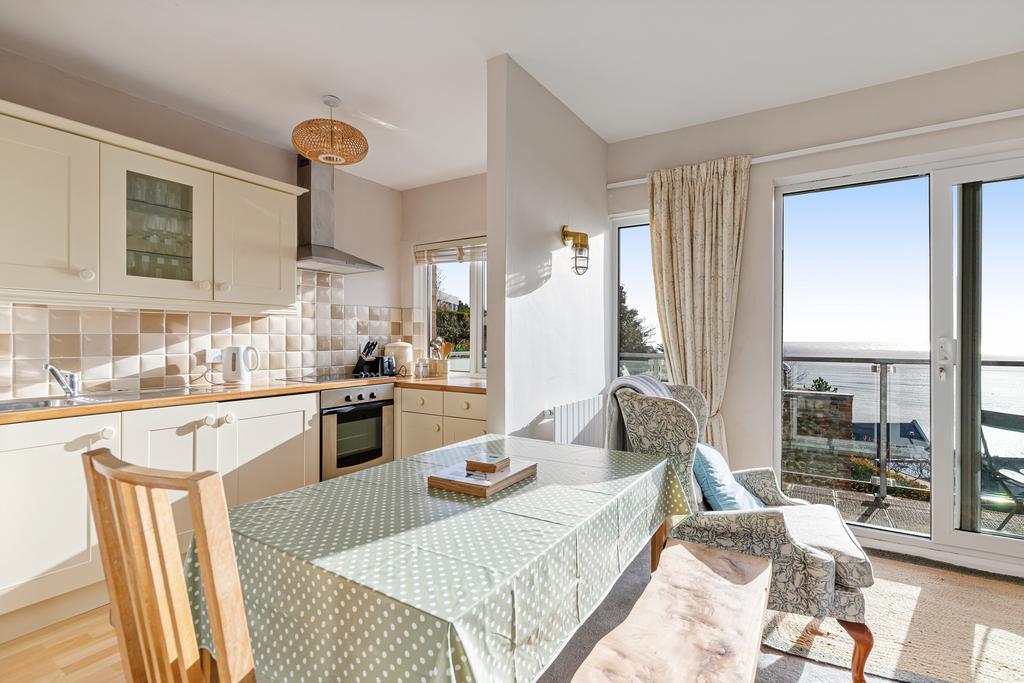 Kitchen / lounge