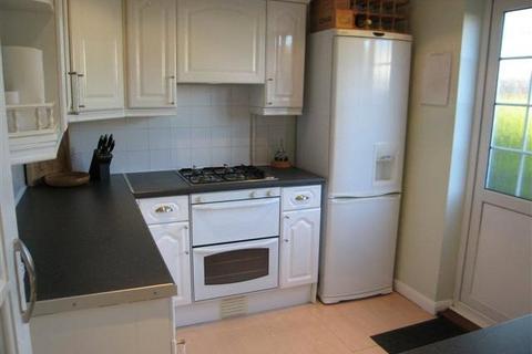 2 bedroom end of terrace house to rent, Stamford Road, Dagenham RM9