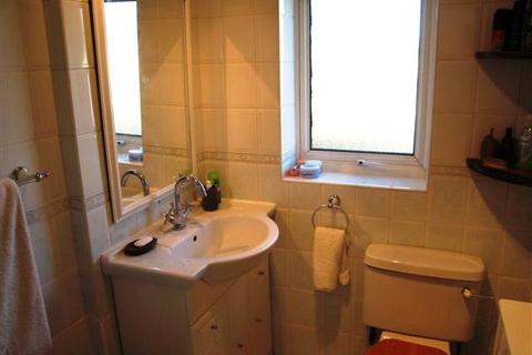 2 bedroom end of terrace house to rent, Stamford Road, Dagenham RM9