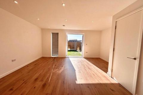 3 bedroom semi-detached house to rent, Furlong Way, Greater Manchester, Salford, M6