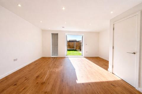 3 bedroom semi-detached house to rent, Furlong Way, Salford, M6
