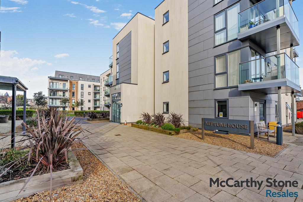 8676863-exterior01-800.jpg