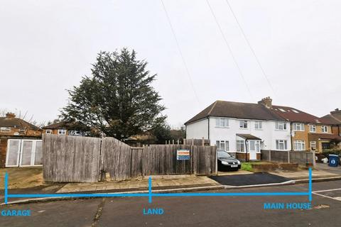 3 bedroom semi-detached house for sale, Sefton Avenue, Harrow, Greater London. HA3 5JT