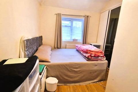 3 bedroom semi-detached house for sale, Sefton Avenue, Harrow, Greater London. HA3 5JT