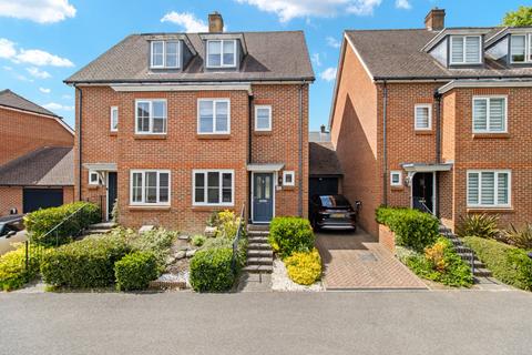 3 bedroom semi-detached house for sale, Stumblewood Close, Uckfield, East Sussex, TN22
