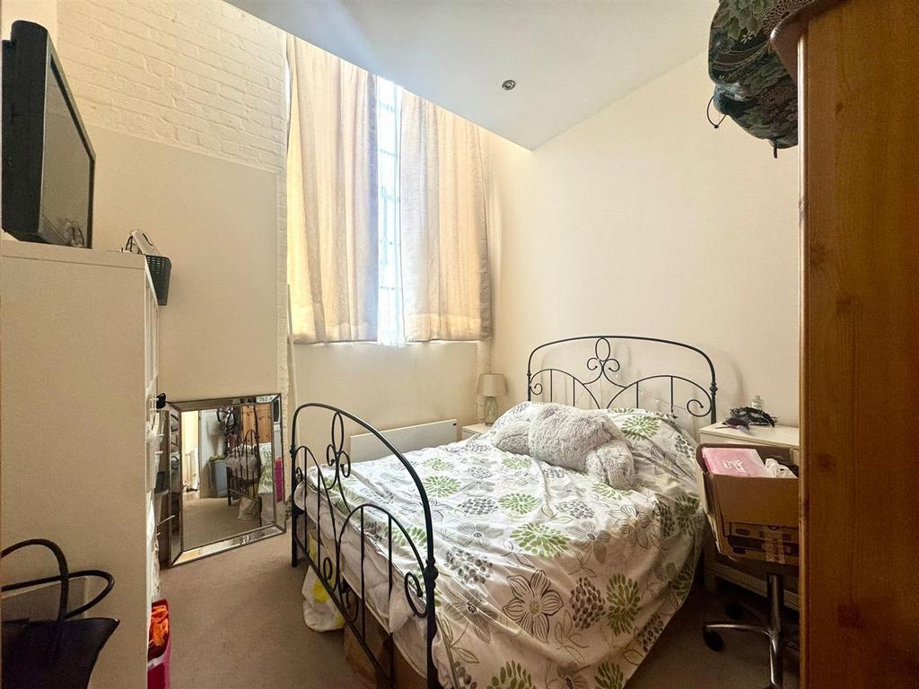 Second bedroom pic 1.jpeg