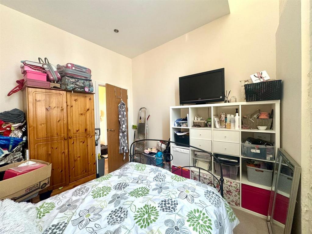 Second bedroom pic 2.jpeg