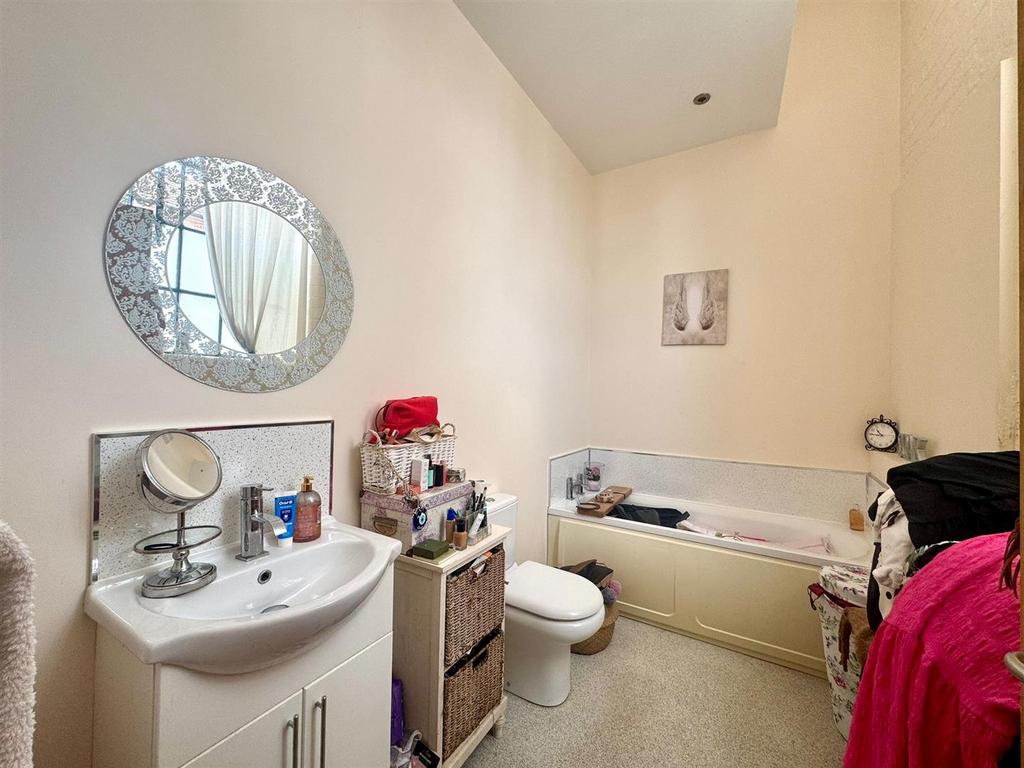 Ensuite.jpeg