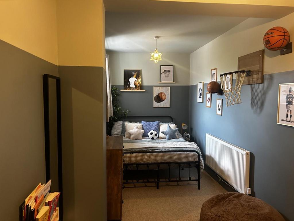 Bedroom 3 (002).jpg