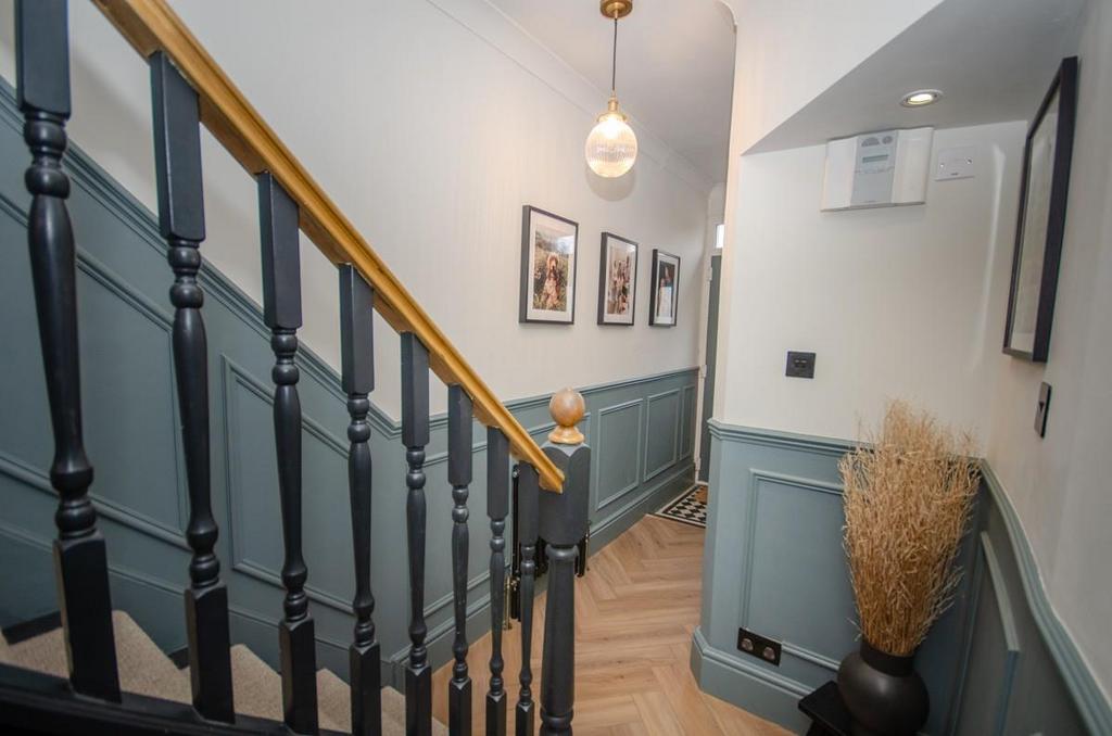 Entrance hall.jpg