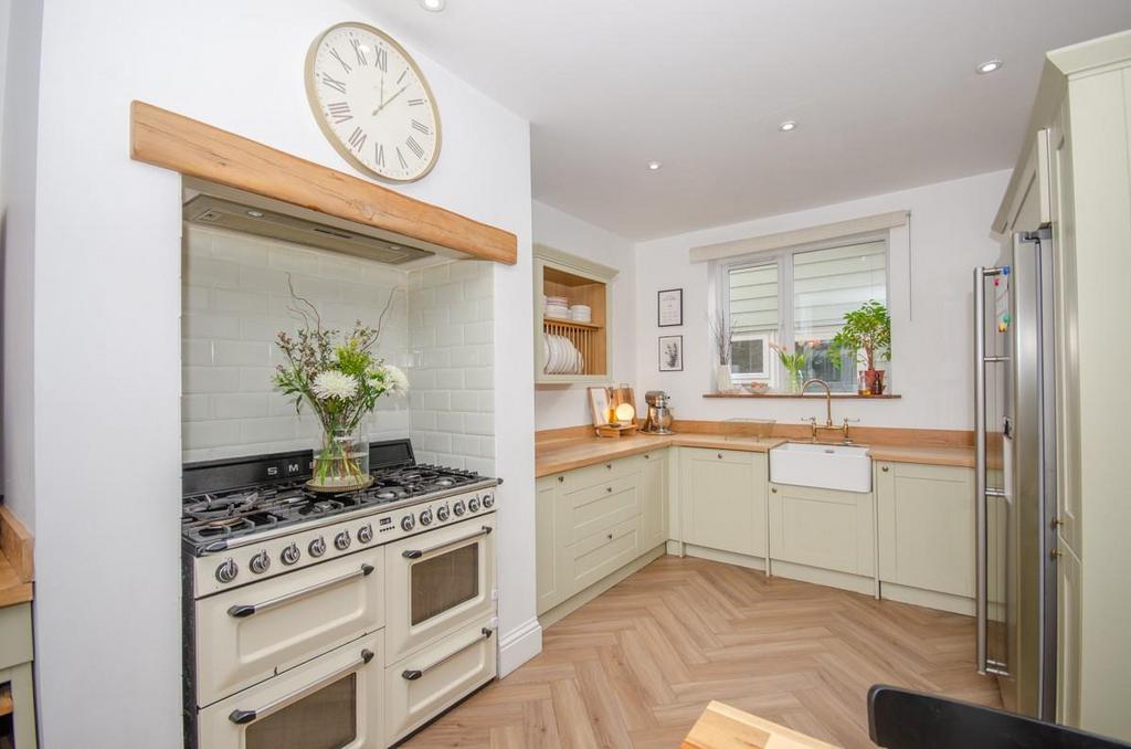 Kitchen pic 3.jpg