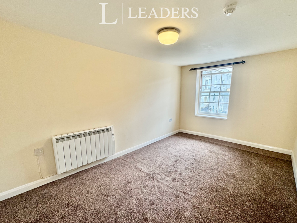 F2 bedroom