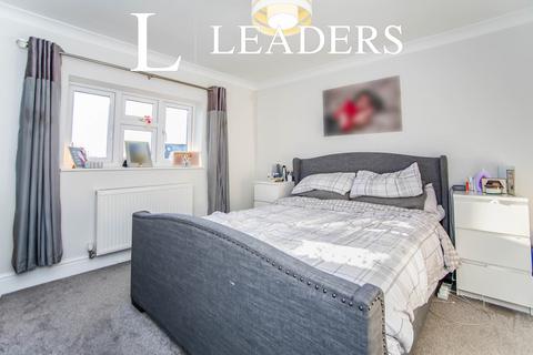 3 bedroom semi-detached house to rent, Knights Road, Hoo, ME3