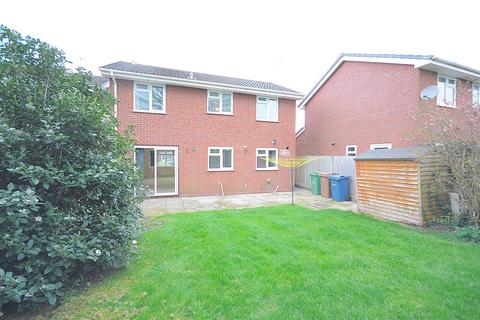 4 bedroom detached house to rent, Bakewell Drive, Stone