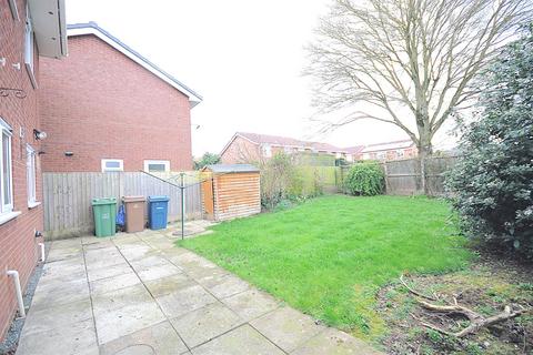 4 bedroom detached house to rent, Bakewell Drive, Stone