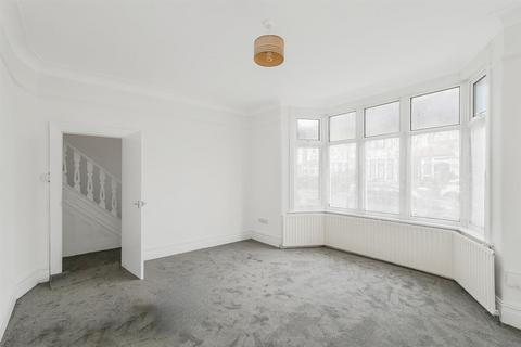 3 bedroom terraced house to rent, Cowley Road, Ilford