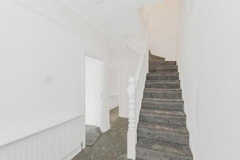 3 bedroom terraced house to rent, Cowley Road, Ilford