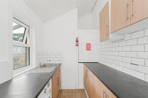 3 bedroom terraced house to rent, Cowley Road, Ilford