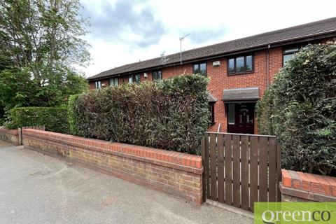 3 bedroom terraced house to rent, Chorley Road, Salford M27