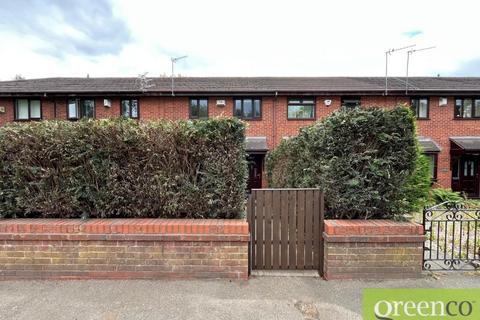 3 bedroom terraced house to rent, Chorley Road, Salford M27