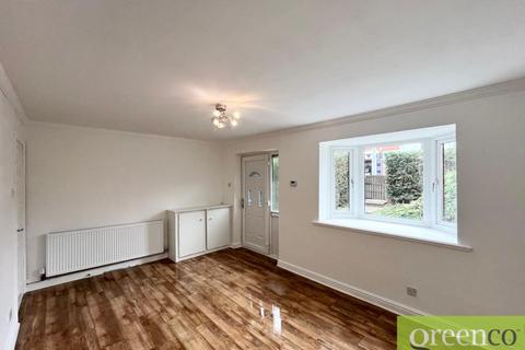 3 bedroom terraced house to rent, Chorley Road, Salford M27