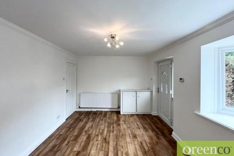 3 bedroom terraced house to rent, Chorley Road, Salford M27