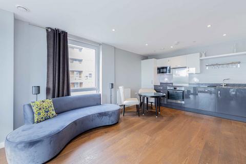 2 bedroom flat to rent, High Street, Brentford TW8