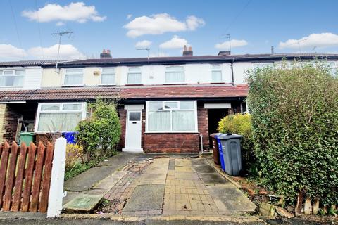 3 bedroom terraced house to rent, Connington Avenue, Manchester, M9