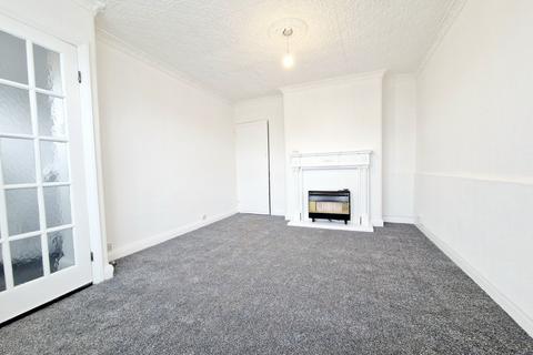 3 bedroom terraced house to rent, Connington Avenue, Manchester, M9